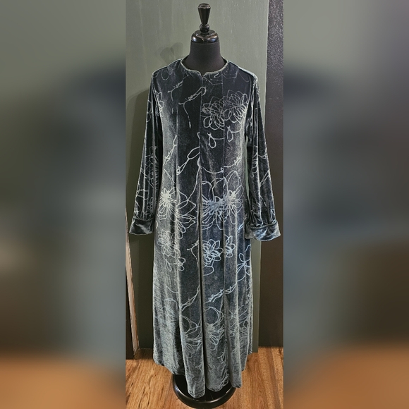 Jasmine Rose Velvet Zip-up Robe - Picture 1 of 9